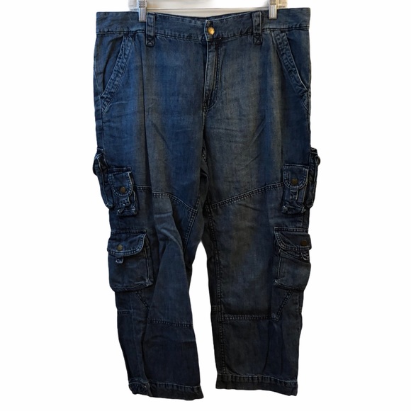 RALPH LAUREN Crop Cargo Jeans Medium Wash